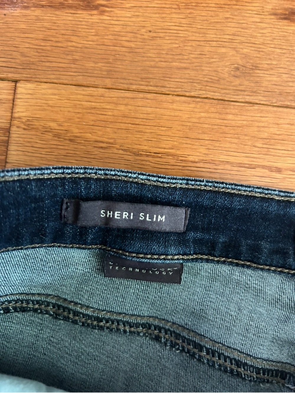 NYDJ Dark Wash Released Hem Straight Leg Jeans Women's Size 6 - Picture 4 of 8